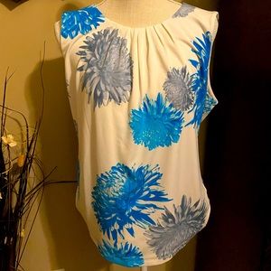 Excellent, like new condition. Smoke-free home. No stains or tears.